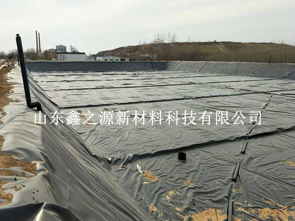 油田防滲膜鋪設(shè)技巧：高效、環(huán)保的鋪設(shè)新策略