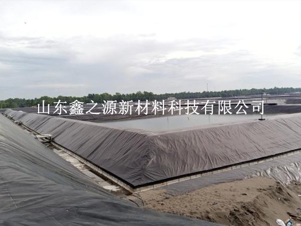 大風(fēng)天氣下鋪設(shè)沼氣池黑膜的技巧：安全高效，創(chuàng)新應(yīng)對