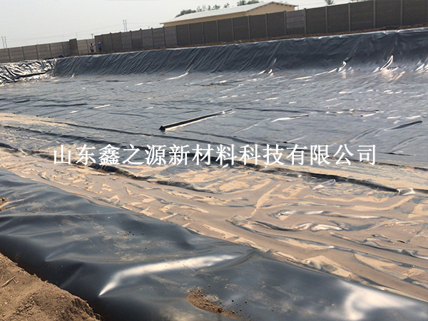 沼氣池建設(shè)：為何選擇黑色HDPE土工膜？